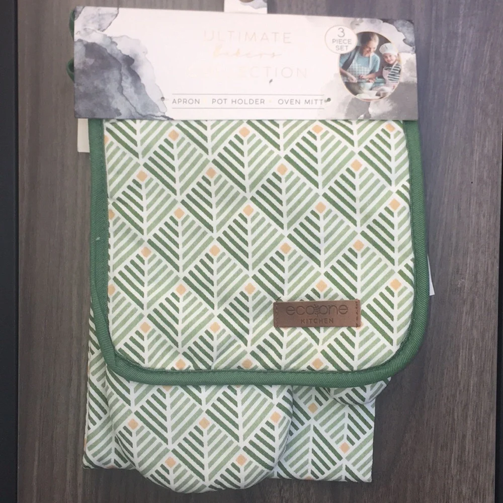 Holiday Ready 3 pc Set Apron/Oven Mitt/Potholder